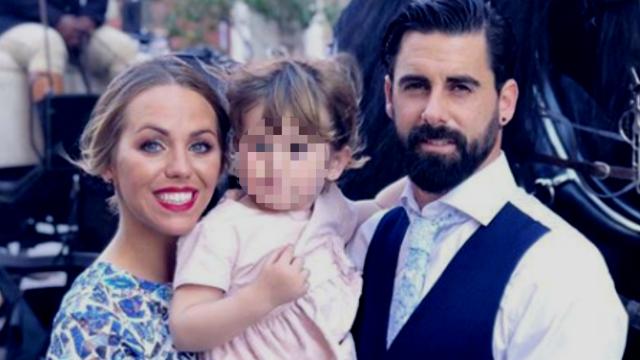 Jonathan y Yoli junto a su hija.