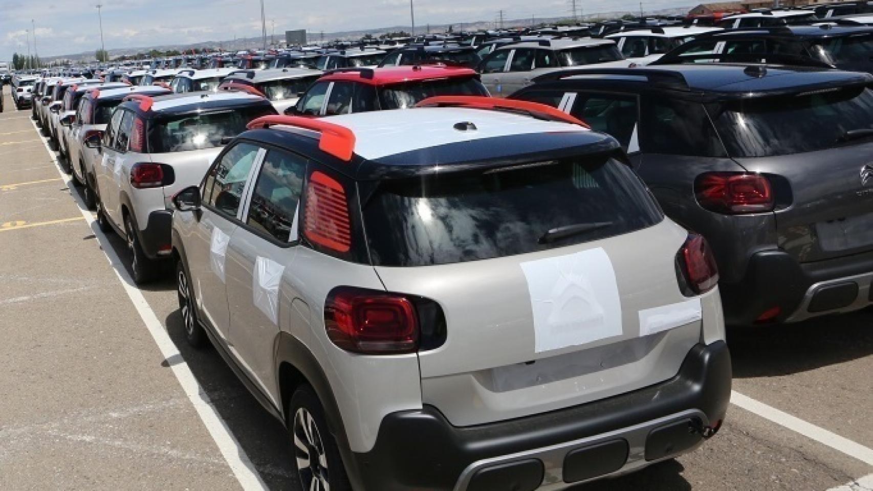 Coches sin matrícula.