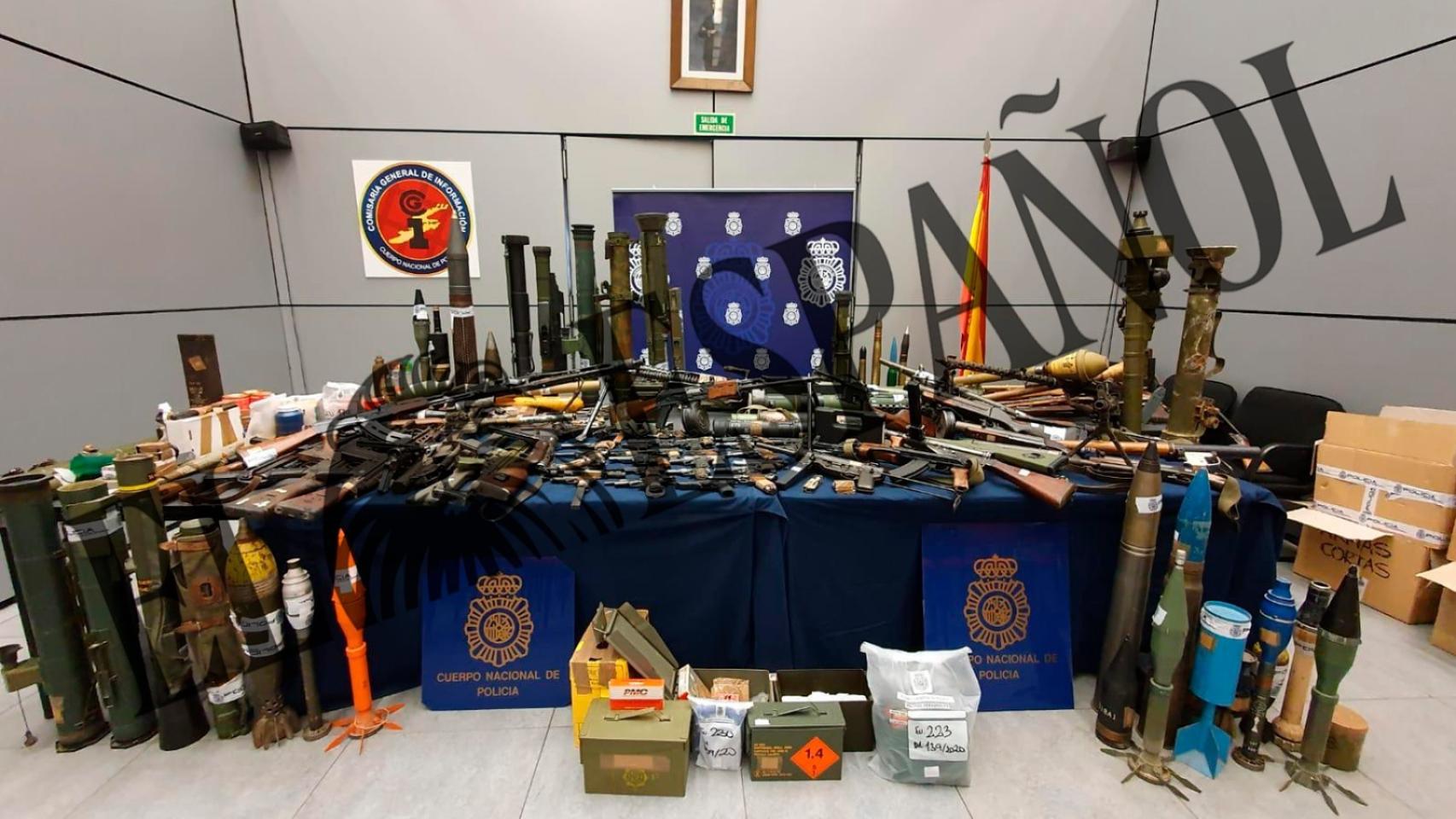 El arsenal al completo en poder del detenido la semana pasada en Zamora.