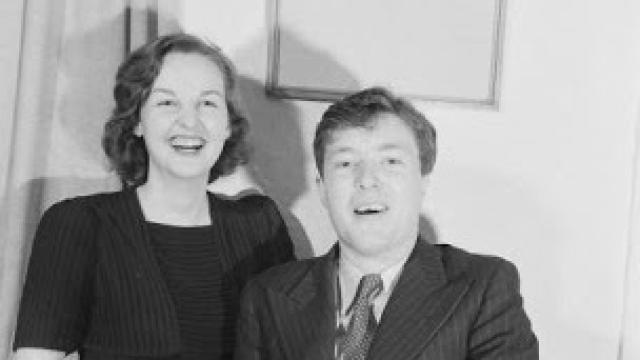 Jessica Mitford (izquierda) y Esmond Romilly (derecha).