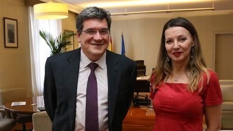 El ministro de Inclusión, Seguridad Socail y Migraciones, José Luis Escrivá, y la secretaria general de Uatae, María José Landaburu.