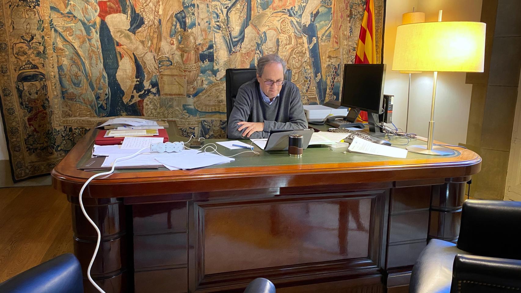 Torra en una reunión telemática en su despacho de la Generalitat