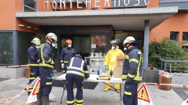 Los Bomberos colaboran en labores de la residencia Monte Hermoso (Madrid).