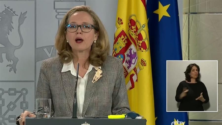 La vicepresidenta terceera, Nadia Calviño, en rueda de prensa.