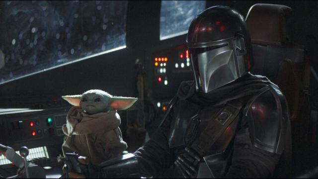 ‘The mandalorian’ junto a Baby Yoda