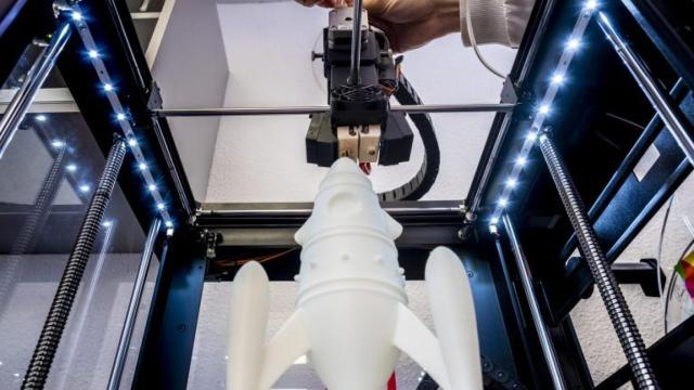 Una fábrica de juguetes.