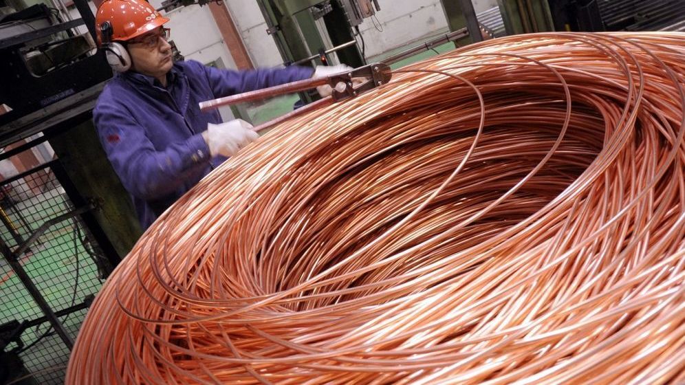 La patronal del metal avisa del colapso económico que supone parar actividades.