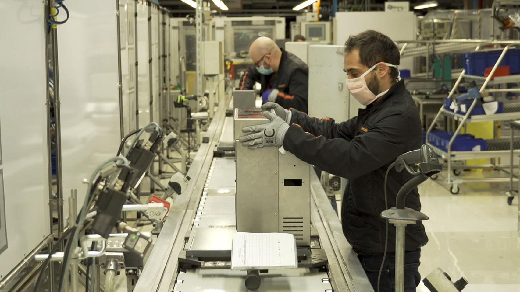 Seat produce respiradores asistidos con el motor adaptado de los limpiaparabrisas para colaborar con el sistema sanitario.