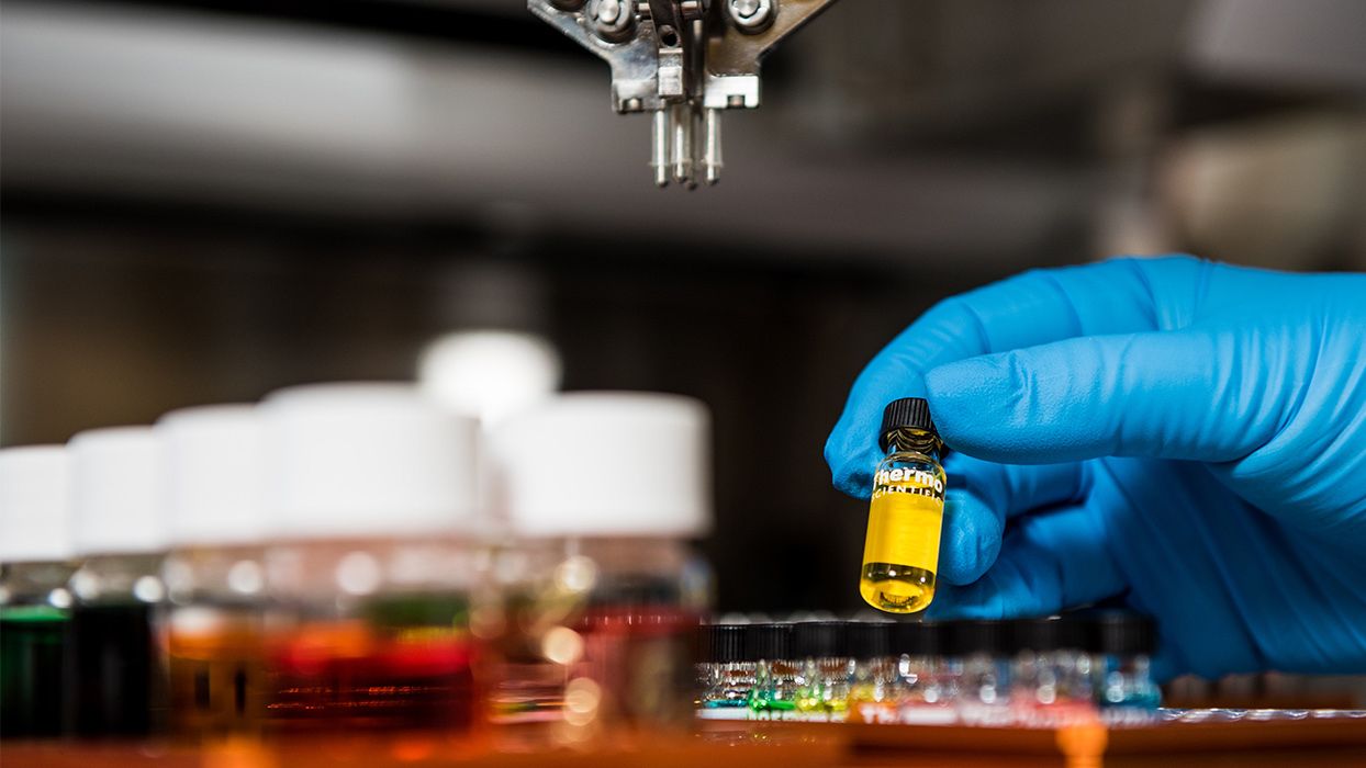 La colaboración entre la industria farmacéutica y los centros públicos es clave para ganar tiempo.