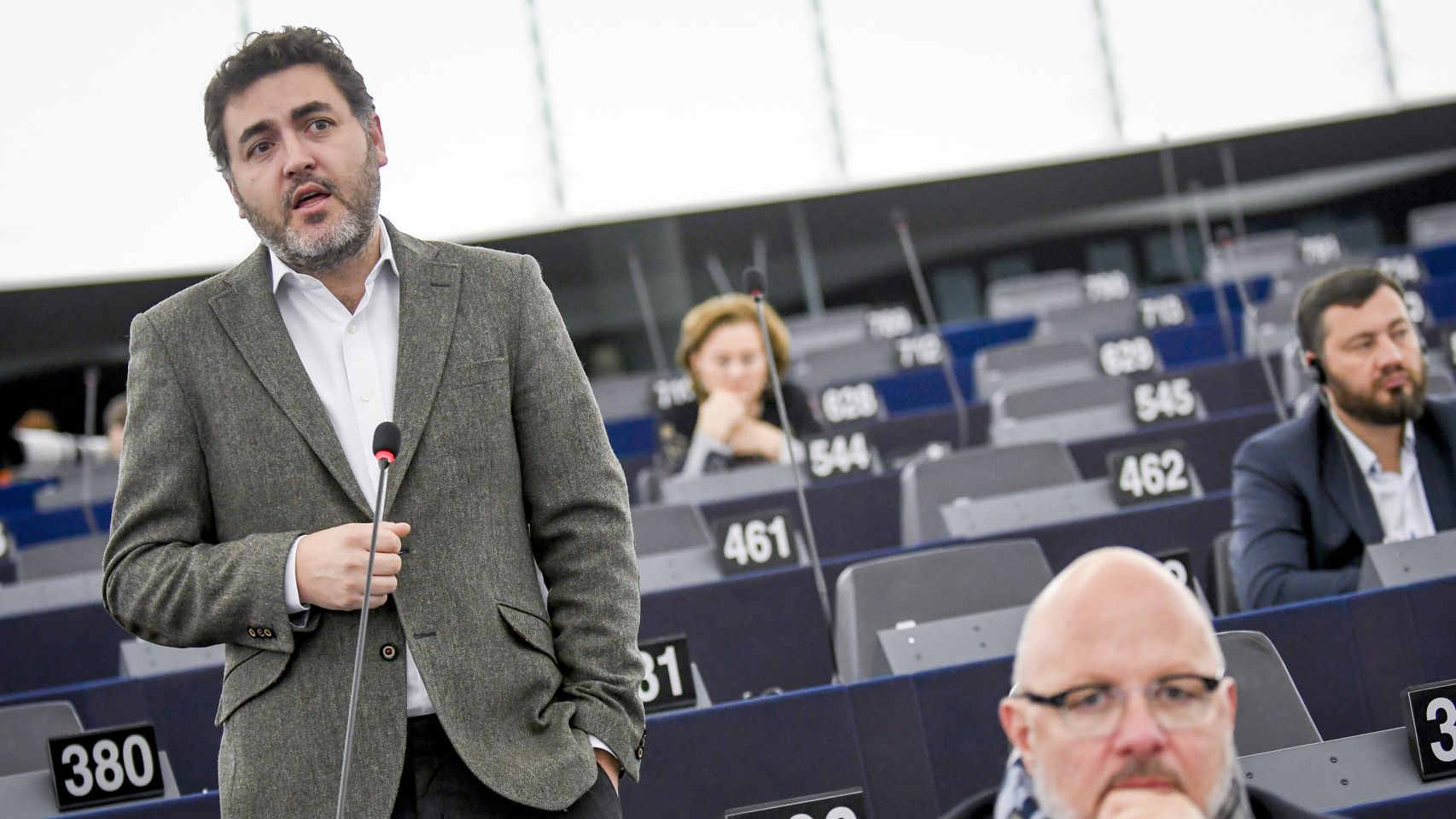 El portavoz económico del PSOE, Jonás Fernández, durante un pleno en la Eurocámara