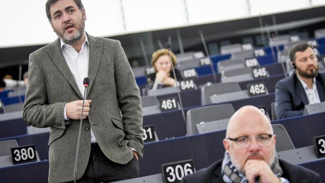 El portavoz económico del PSOE, Jonás Fernández, durante un pleno en la Eurocámara