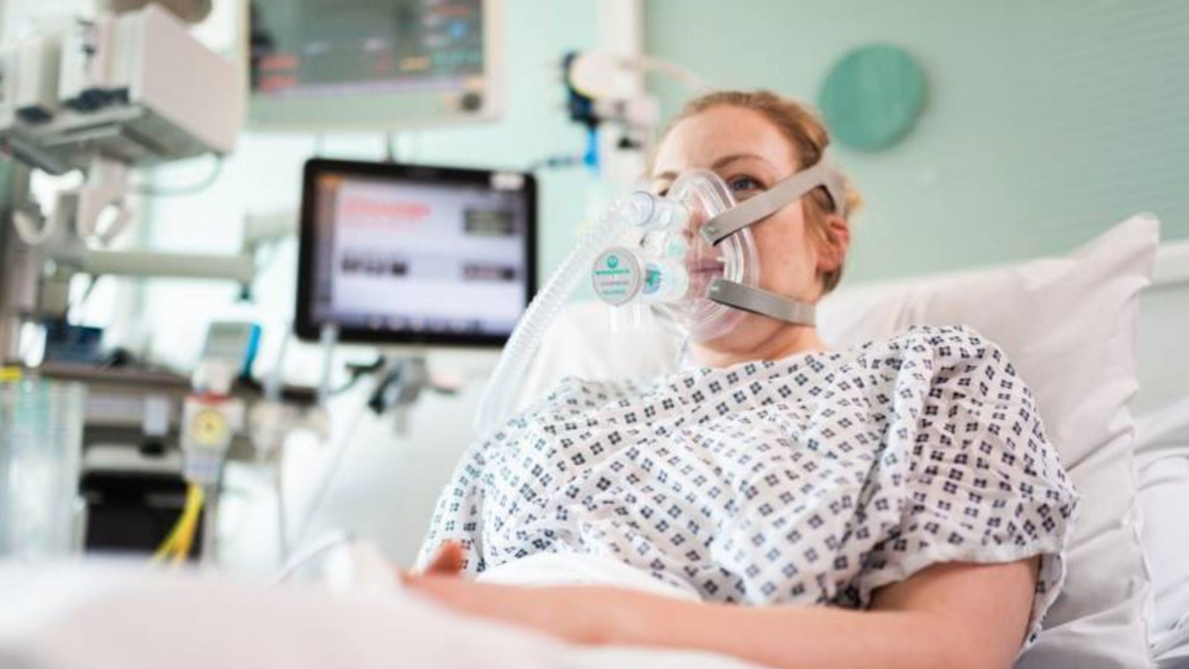 Demostración del dispositivo de Mercedes y la UCL en una paciente