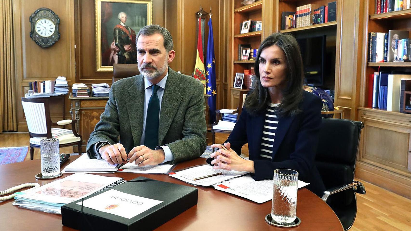 Primera aparición pública de la reina tras su confinamiento./