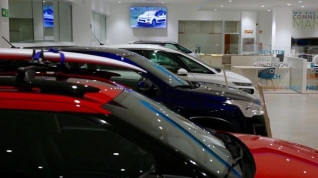 Imagen de un concesionario de coches.