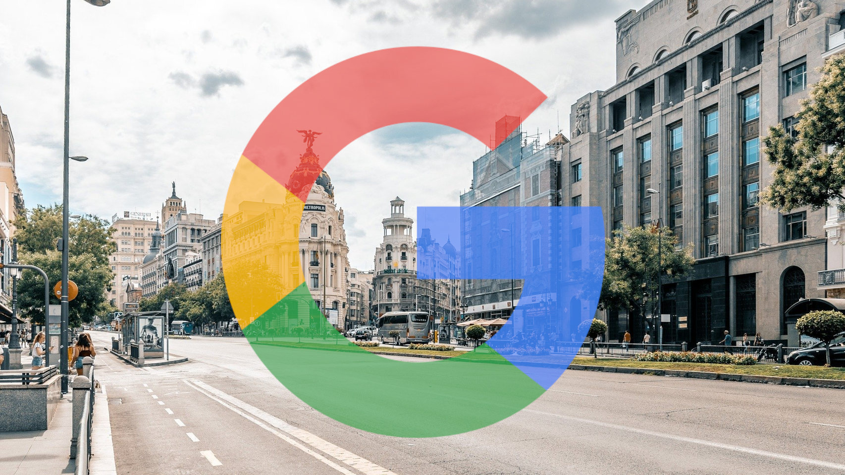 Logotipo de Google sobre una foto de Madrid