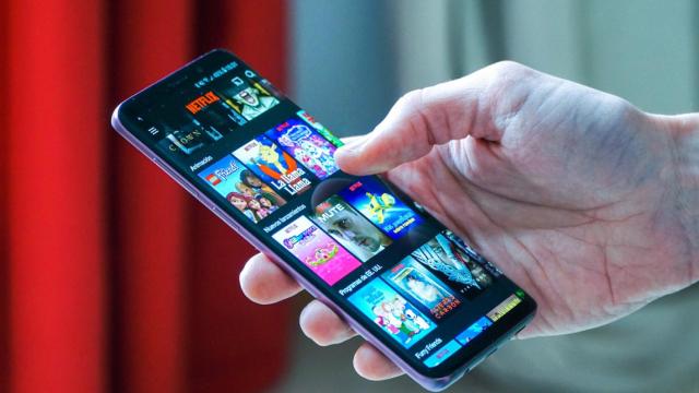 La app de Netflix abierta en un móvil Android.