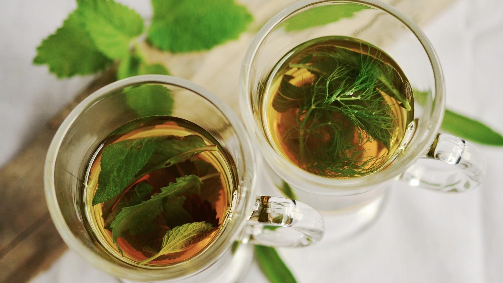 Un té con hierbas aromáticas.