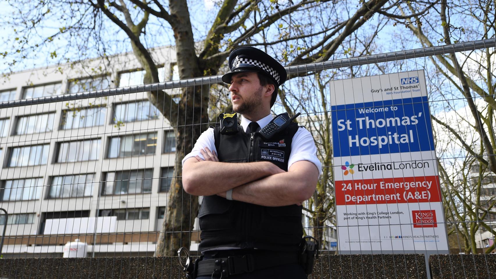 Fachada del hospital de Londres donde está ingresado Boris Johnson