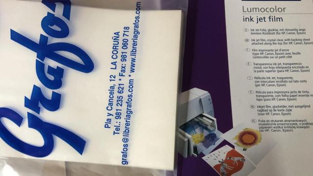 La librería coruñesa Grafos dona a la Xunta de Galicia material para hacer mascarillas