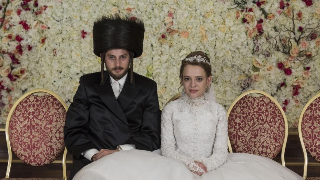 La boda de los personajes de Unorthodox.