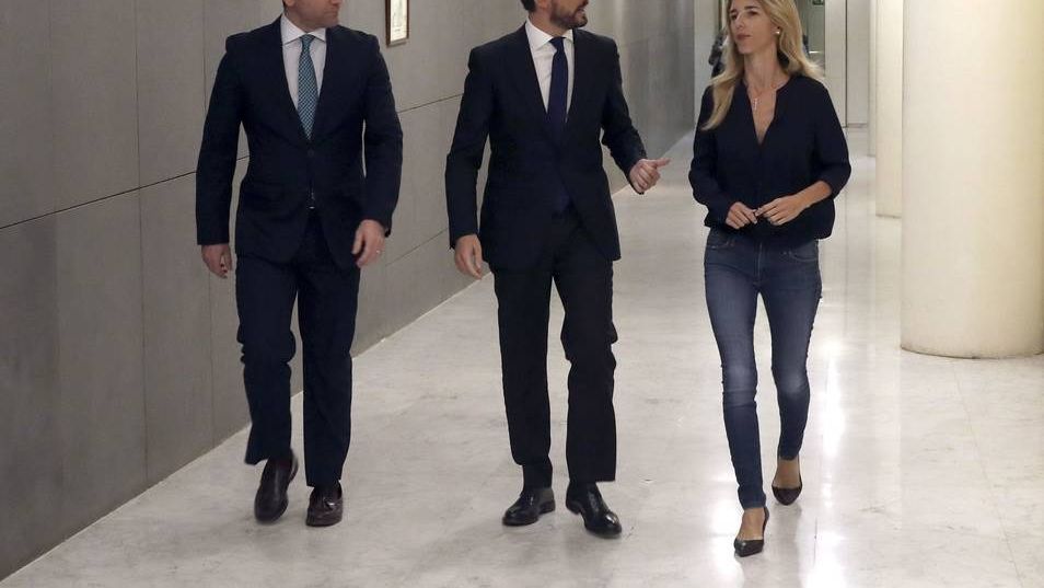 Teodoro García Egea (i), Pablo Casado (c) y Cayetana Álvarez de Toledo.