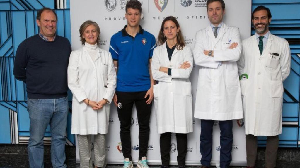 Juan Bertó, a la derecha de la imagen, junto a Marc Cardona, delantero de Osasuna