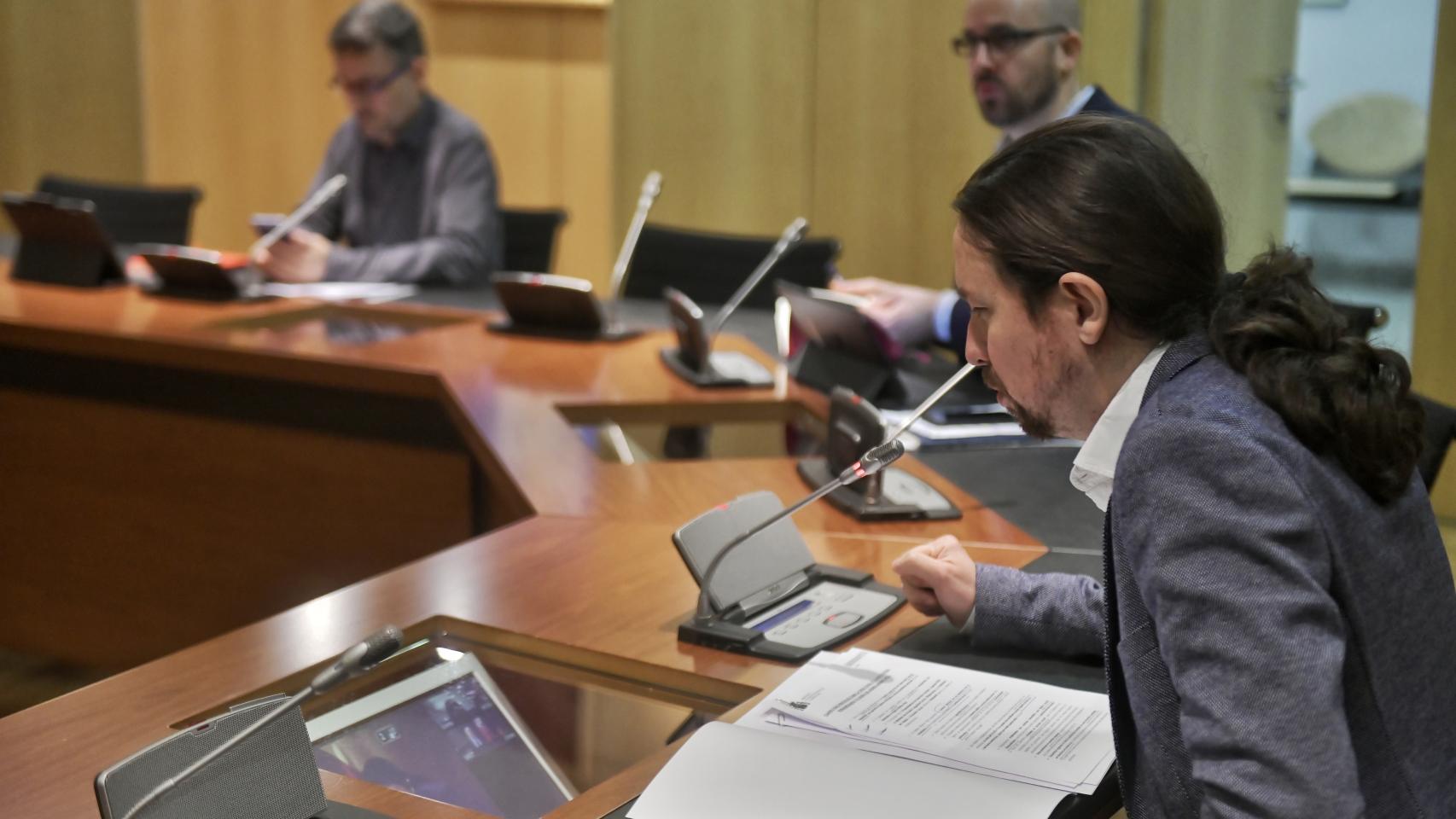 Pablo Iglesias, durante sus reuniones telemáticas con los agentes sociales.