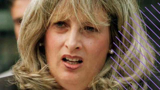 Linda Tripp, durante una de sus declaraciones por el caso Lewsinky.
