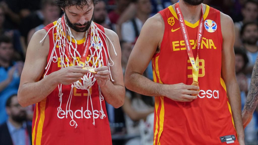 Javier Beirán, junto a Sergio Llull, en el Mundial de China 2019
