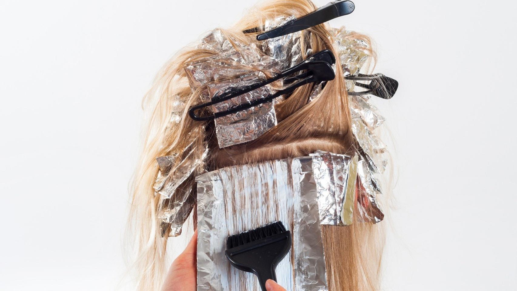 Trucos para cubrir las canas rebeldes