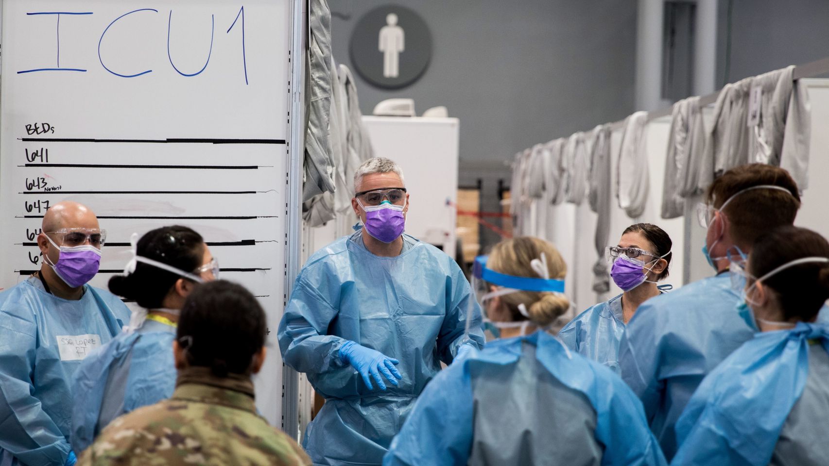 Equipo médico en un hospital de Nueva York