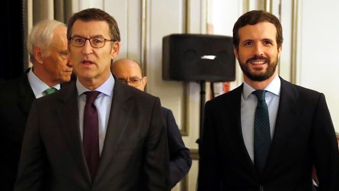 El presidente del PP, Pablo Casado, con el presidente de Galicia, Alberto Núñez-Feijóo, en imagen de archivo.