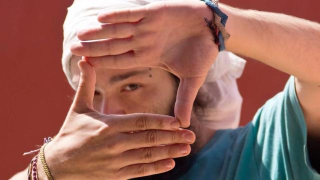 El artista Ricky Hombre Libre.