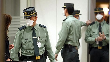 Guardias civiles en una intervención durante la pandemia./