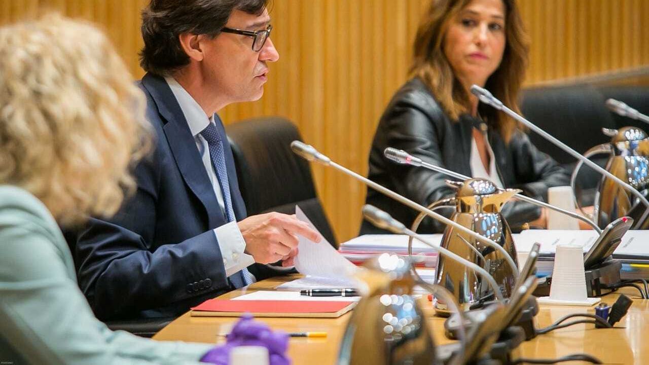 El ministro de Sanidad, Salvador Illa, en la comisión en el Congreso.