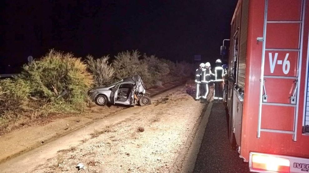 El coche de la víctima quedó completamente destrozado (Foto: Diputación de Albacete)