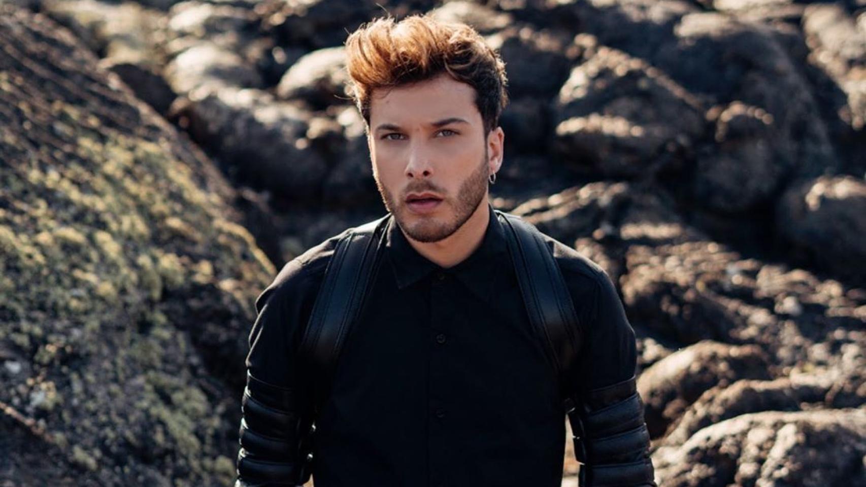 El cantante lleva varios días recibiendo un linchamiento por parte de algunos eurofans.