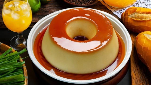 Flan de huevo rápido y sin horno, postre con solo tres ingredientes