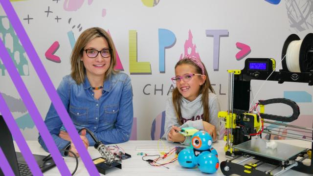 Patricia y Valeria en su canal de Youtube.