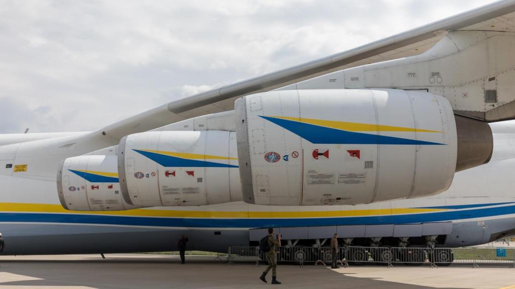 Tres de los seis motores del An-225