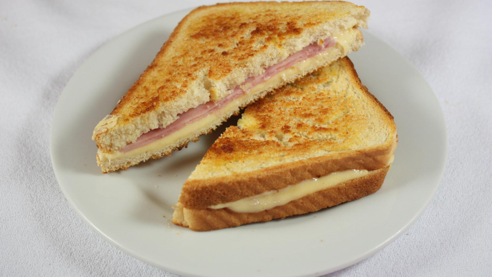 Un sándwich mixto clásico de toda la vida.