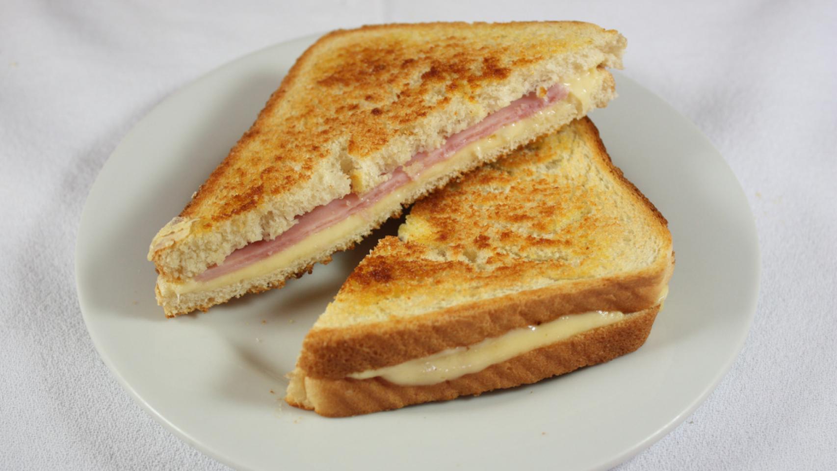 Un sándwich mixto clásico de toda la vida.