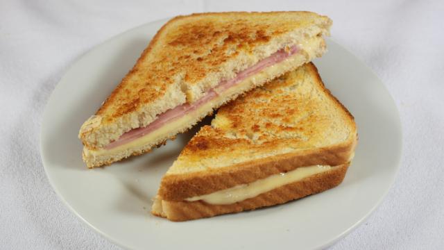 Un sándwich mixto clásico de toda la vida.