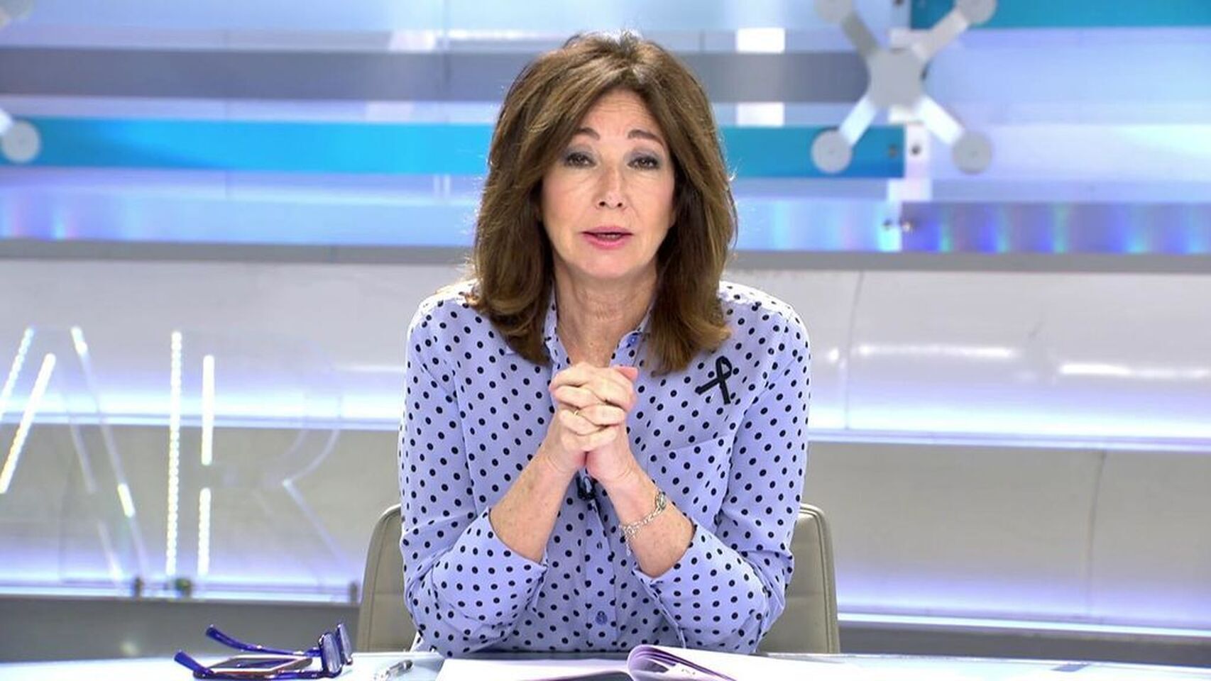 La presentadora abandonaba su puesto por una fuerte afonía.