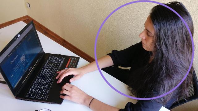 Lucía Tajuelo, trabajando en el algoritmo de Trucksters.