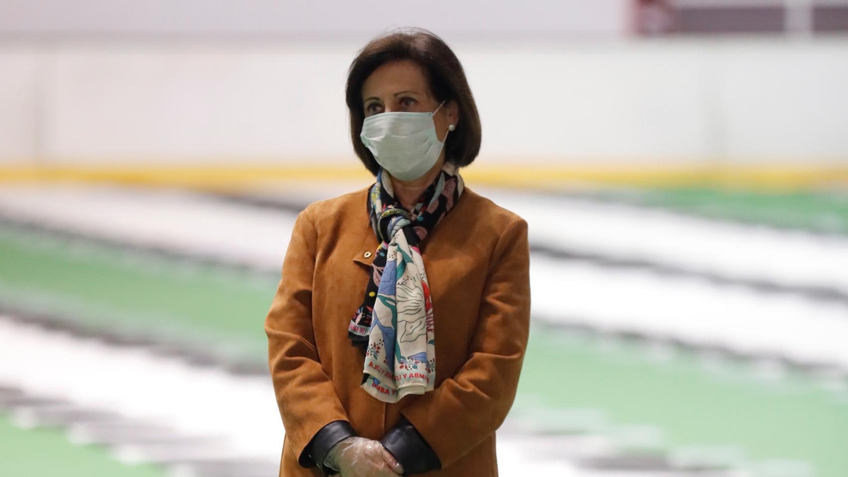 Margarita Robles durante la clausura de la morgue del Palacio de Hielo.