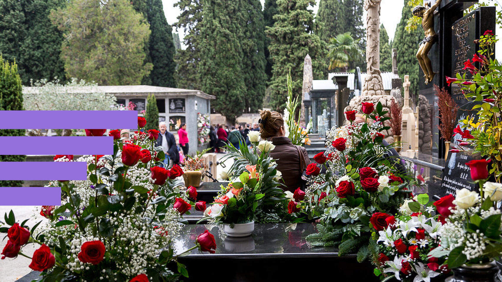 Flores en un cementerio, en una imagen de archivo.