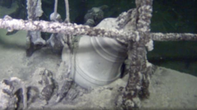 La campana del buque, hallada en el fondo del Mar Negro.