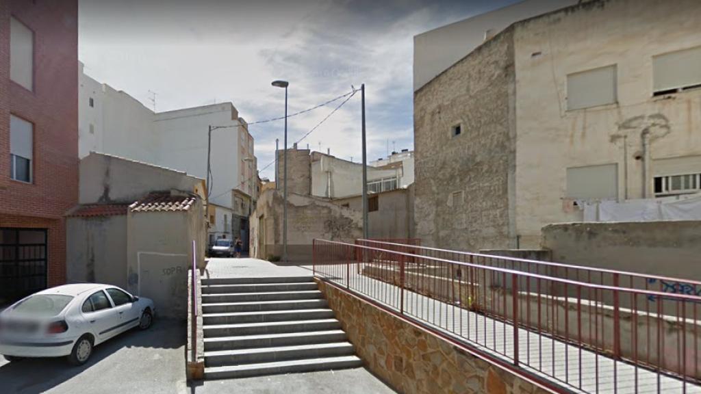 Plaza de la calle Almagro donde se produjeron los supuestos abusos sexuales sobre la menor de edad, de 14 años.