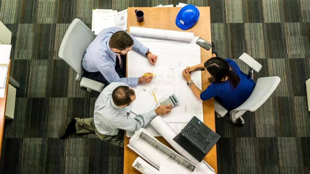 Las empresas pagan gran parte de la tasa base de cotización del trabajador.